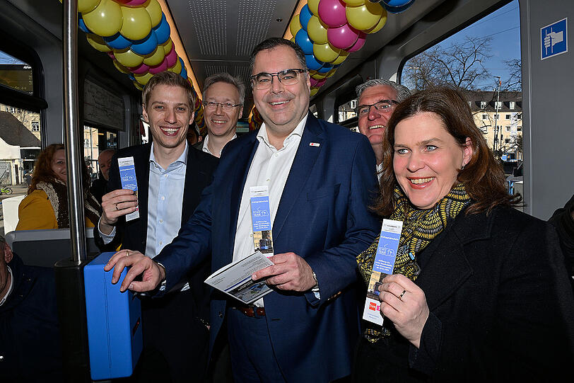 2. B&uuml;rgermeister Dominik Krause,  Mobilit&auml;tsreferent Georg Dunkel, MVG-Chef Ingo Wortmann,  Alex Indra (Leitung Gro&szlig;projekte Mobilit&auml;t SWM und 3. B&uuml;rgermeisterin Verena Dietl bei der Jungfernfahrt der neuen Linie 14.