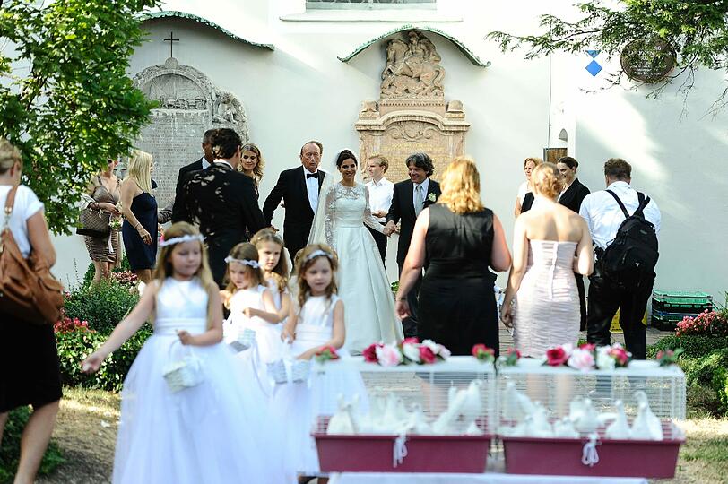 Kirchliche Hochzeit: Michael und Clarissa: Promis bei der Käfer-Hochzeit - Promis - Abendzeitung München