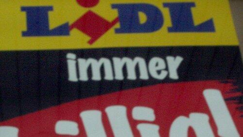 ...und immer wachsam. Der Discounter Lidl hat ein großes Interesse an den Mitarbeitern. ...und immer wachsam. Der Discounter Lidl hat ein großes Interesse an den Mitarbeitern.