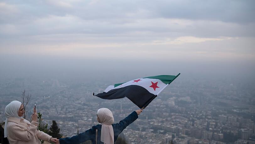 Die EU will mit der Aufhebung der Wirtschaftssanktionen den Wiederaufbau Syriens ermöglichen.