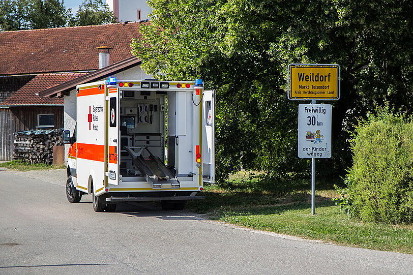 Bei einem Unfall an einer Kreuzung in Weildorf ist am Freitag eine Person schwer verletzt worden. Ein Mercedes-Fahrer hatte einen Skoda übersehen - es kam zum Zusammenstoß.