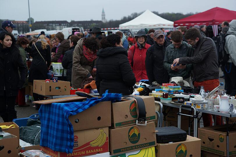 Die Bilder vom BRK Flohmarkt auf der Theresienwiese.