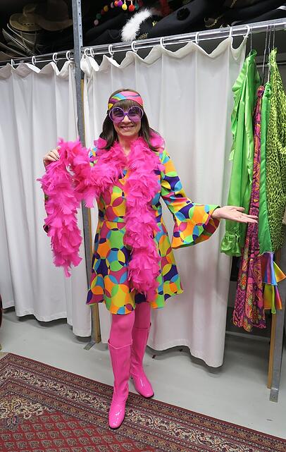 Neon-Flower-Power-Look: AZ-Reporterin Annette Baronikians.