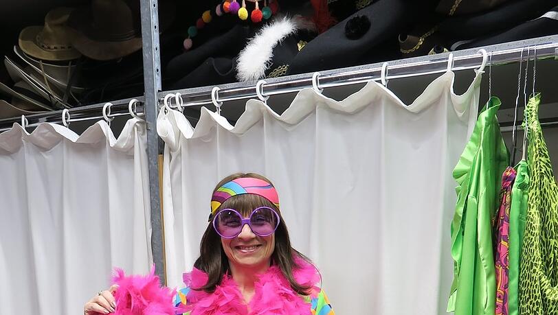 Neon-Flower-Power-Look: AZ-Reporterin Annette Baronikians. Neon-Flower-Power-Look: AZ-Reporterin Annette Baronikians.