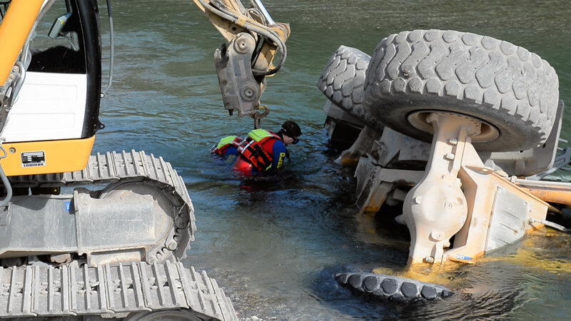 An einer Kies-Entnahmestelle am Fluss Tiroler Achen ereignete sich der schwere Unfall.