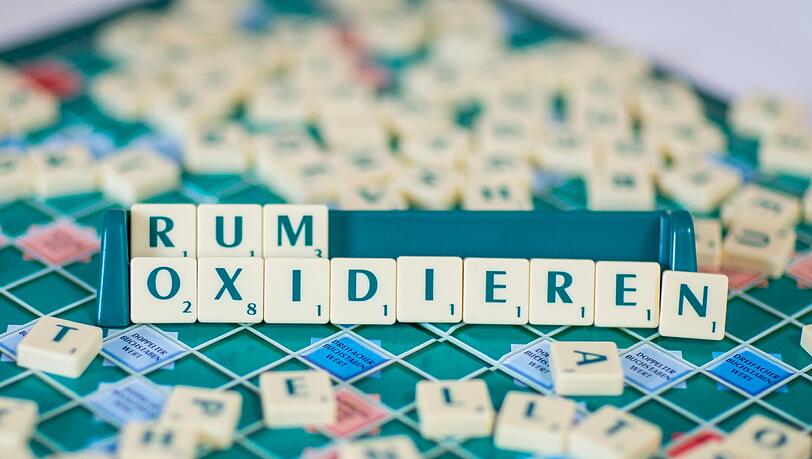Wer chillt, egal ob zu Hause oder Unterwegs, der ist heftig am "rumoxidieren". Auch dieses Wort ist als Jugendwort 2015 nominiert. Wer chillt, egal ob zu Hause oder Unterwegs, der ist heftig am "rumoxidieren". Auch dieses Wort ist als Jugendwort 2015 nominiert.