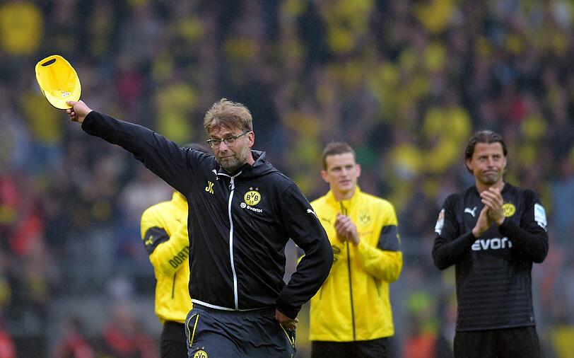 JÜRGEN KLOPP (2014/15): Mitte April verkündet der Dortmunder Coach seinen Abschied. In einer schwierigen Saison führt Klopp den BVB noch auf den siebten Tabellenrang. Der Traum vom Happy End mit einer umjubelten LKW-Fahrt rund um die Dortmunder Kultstätte Borsigplatz geht für Klopp als Finalverlierer aber nicht in Erfüllung.