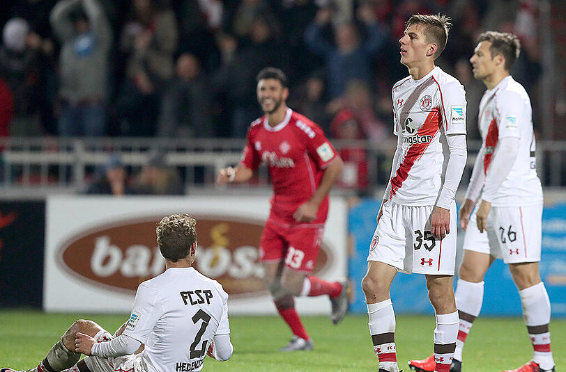 St. Pauli am Boden: Der Kiez-Club steht nach 12 Spieltagen ganz am Ende der Tabelle - mit mageren sechs Punkten.