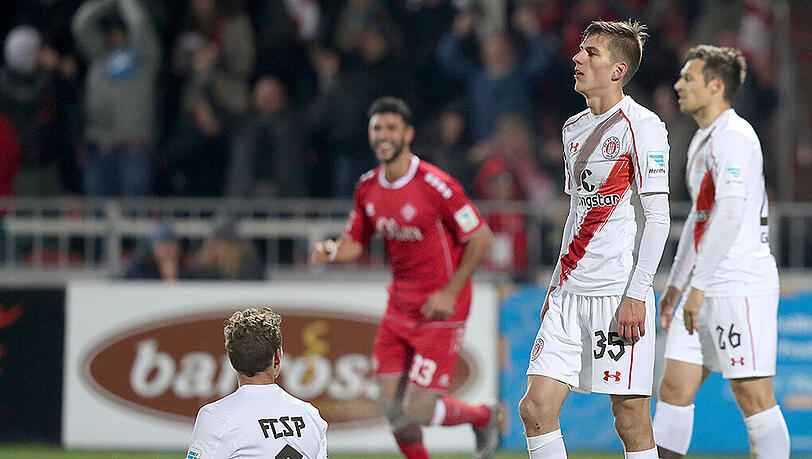 St. Pauli am Boden: Der Kiez-Club steht nach 12 Spieltagen ganz am Ende der Tabelle - mit mageren sechs Punkten. St. Pauli am Boden: Der Kiez-Club steht nach 12 Spieltagen ganz am Ende der Tabelle - mit mageren sechs Punkten.