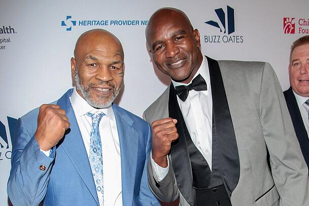 Mike Tyson und Evander Holyfield. Mike Tyson und Evander Holyfield.