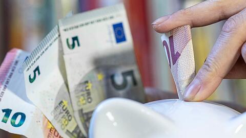 Vielen Menschen halten Sparen zurzeit f&uuml;r ratsam.