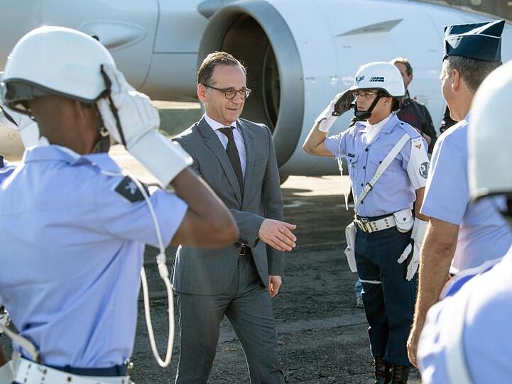 Begrüßung am Flughafen: Heiko Maas kommt in Salvador da Bahia in Brasilien an.