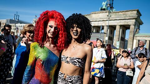 Der Drag March f&uuml;hrte vom U-Bahnhof Bundestag zum Brandenburger Tor.