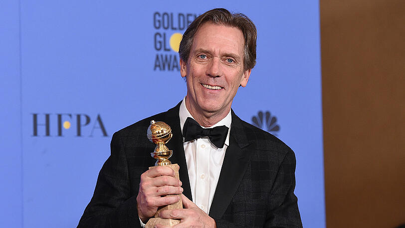 Hugh Laurie mit dem Award für den besten Nebendarsteller im Film "The Night Manager".