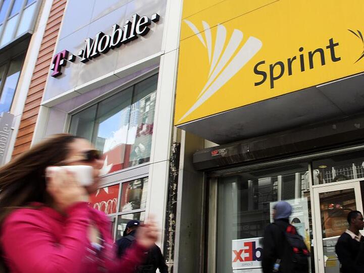 Filialen der Telekom-Tochter T-Mobile US Inc. und des bisherigen Rivalen Sprint.