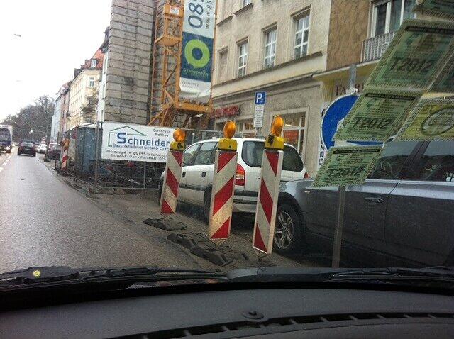 Morgens Stau - und auch abends wird's in der Humboldtstraße wegen der Baustelle eng.