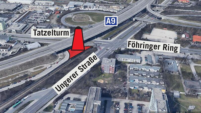 Hier soll der Tatzelturm (rot) entstehen.
