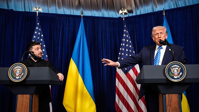Selenskyj zeigte sich bei Pressekonferenz mit Trump sichtlich erstaunt.