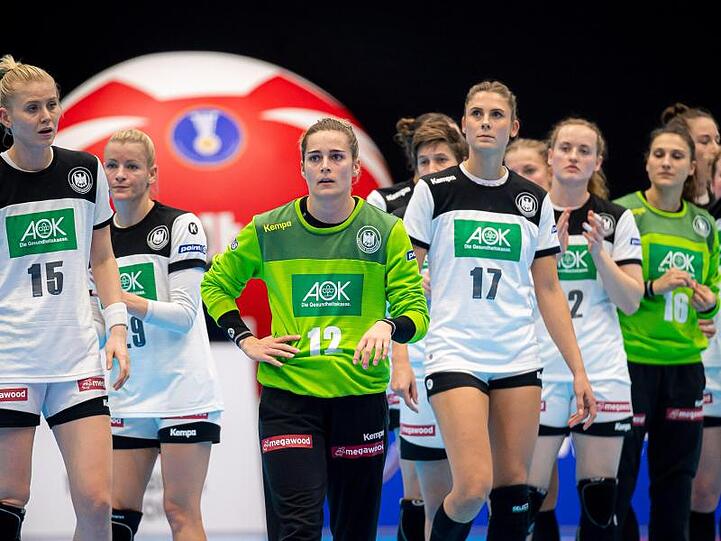 Deutschlands Handball-Frauen haben bei der WM in Japan noch das Halbfinale im Blick.