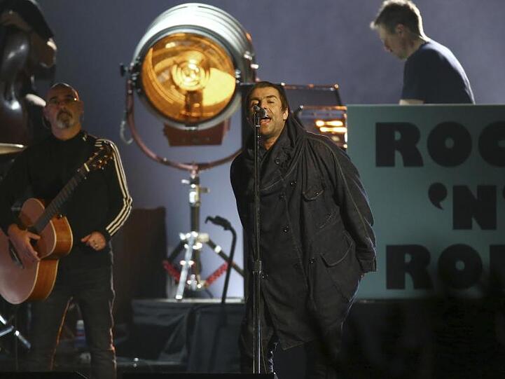 Liam Gallagher (m.) bei den MTV Europe Music Awards in Sevilla.