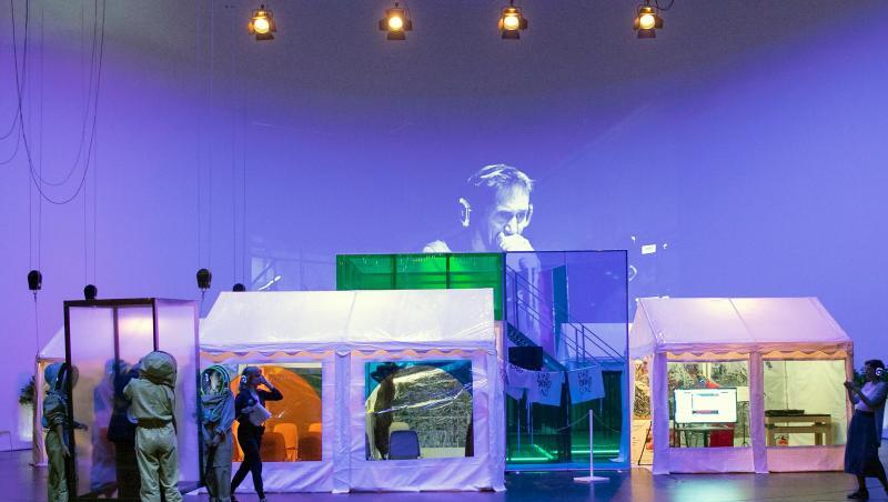 "Das Bauhaus – Ein rettendes Requiem": Schauspieler bei der Generalprobe. "Das Bauhaus – Ein rettendes Requiem": Schauspieler bei der Generalprobe.