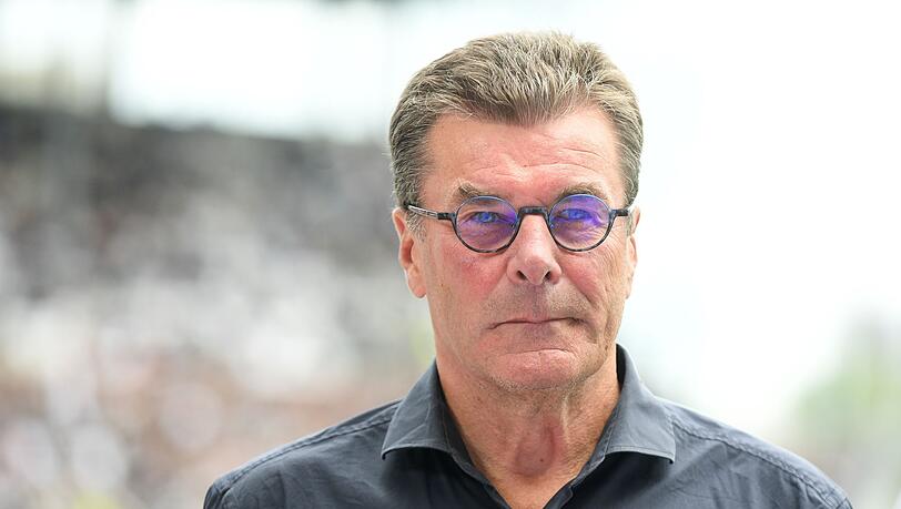 Dieter Hecking im Interview vor einem Spiel. Dieter Hecking im Interview vor einem Spiel.
