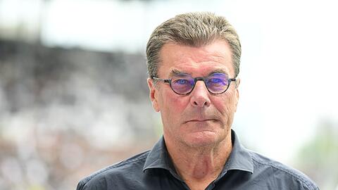 Dieter Hecking im Interview vor einem Spiel.