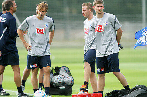 Vier Münchner in Berlin (von links): Trainer Markus Babbel, Mittelfeldspieler Andreas Ottl, Außenverteidiger Christian Lell und Torwart Thomas Kraft.