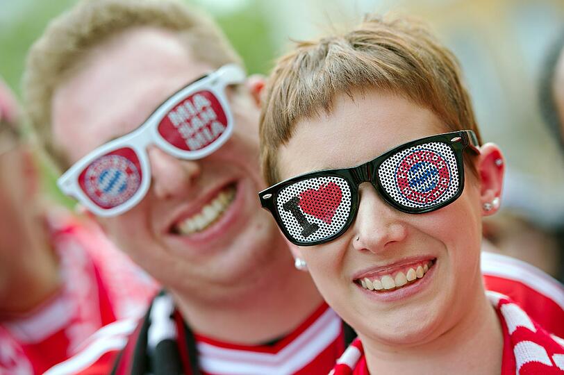 Die Bayern-Fans warten bereits auf dem Marienplatz
