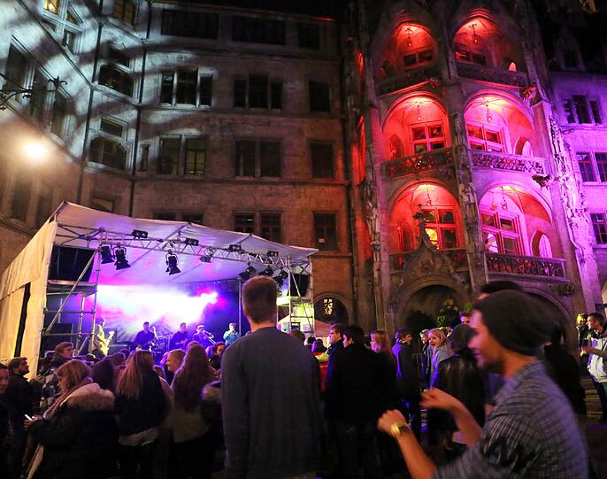 OB Christian Ude lud bereits zum achten Mal alle 18-jährigen Münchner zum Rathaus-Clubbing ein. Die Bilder!