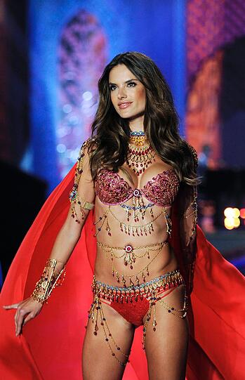Alessandra Ambrosio bei der diesjährigen "Victoria's Secret" Show in London