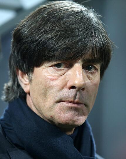Joachim Löw (Fußball-Bundestrainer): Löw freut sich nach einem anstrengenden EM-Jahr auf ein paar freie Tage. &bdquo;Ich freue mich darauf, die Familie zu sehen und im Kreis von Freunden zu sein, mal nichts mit Fußball zu tun zu haben&ldquo;, sagte er im ZDF. Ganz abschalten kann er dann aber doch nicht: &bdquo;Vielleicht an dem ein oder anderen Tag ein bisschen Premier League gucken.&ldquo;