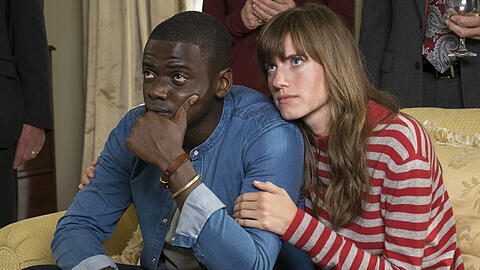 Beklemmender Besuch mit der Freundin Rose (Allison Williams) bei ihren angeblich so liberalen Eltern: Chris (Daniel Kaluuya).