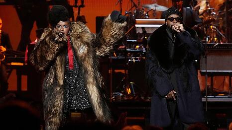 Lauryn Hill und Wyclef Jean auf der B&uuml;hne.