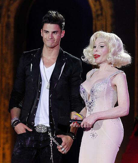 Das franzöische Model Baptiste Giabiconi mit Amanda Lepore.