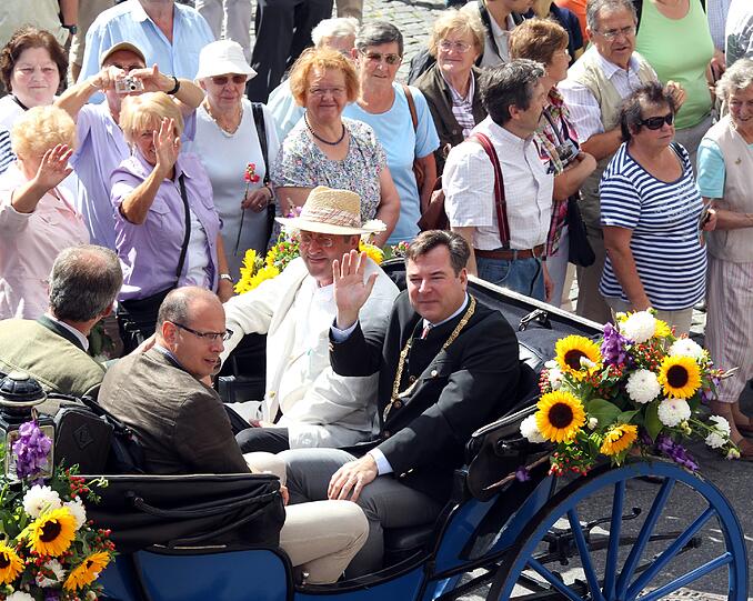 Der Gärtnerjahrtag geht auf ein Gelübde nach der Pestzeit im 17. Jahrhundert zurück. Bis heute wird es bei der heiligen Gertrud von Nivelles, der Schutzpatronin der Gärtner abgelegt. Das Gärtnerfest gehört mit Metzgersprung und Schäfflertanz zu den ältesten Brauchtümern der Stadt München.