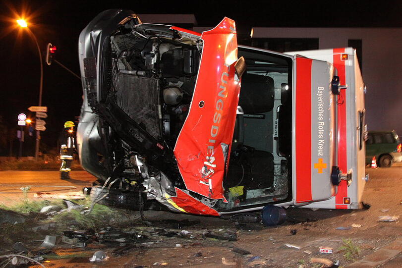 Crash mit Rettungswagen: Bilder aus Landshut!