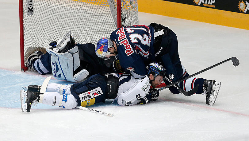 Immer ein harter Kampf: EHC München gegen Eisbären Berlin. Immer ein harter Kampf: EHC München gegen Eisbären Berlin.