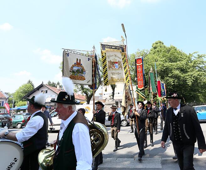Filser-Fahnenweihe in der Heilig-Kreuz-Kirche in Forstenried. Die Bilder.