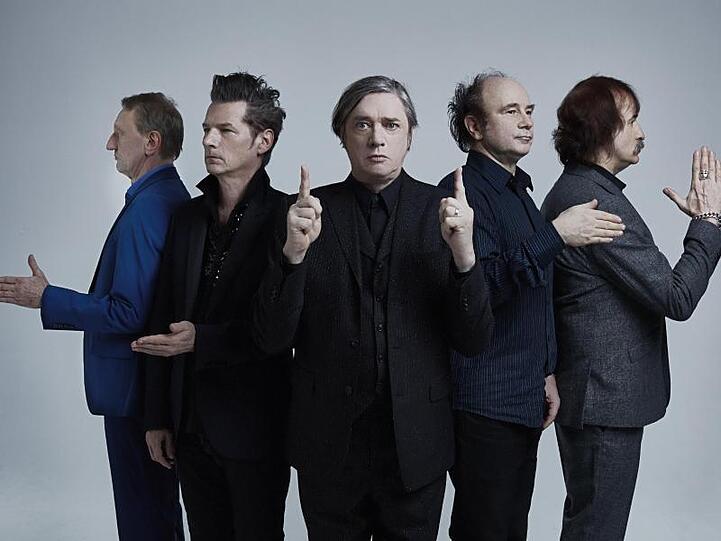 Jochen Arbeit (l-r), Rudolf Moser, Blixa Bargeld, N. U. Unruh und Alexander Hacke von Einstürzende Neubauten.