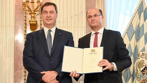 Ministerpräsident und CSU-Chef Markus Söder (l.) zusammen mit dem bayerischen Finanz- und Heimatminister Albert Füracker (Freie Wähler).