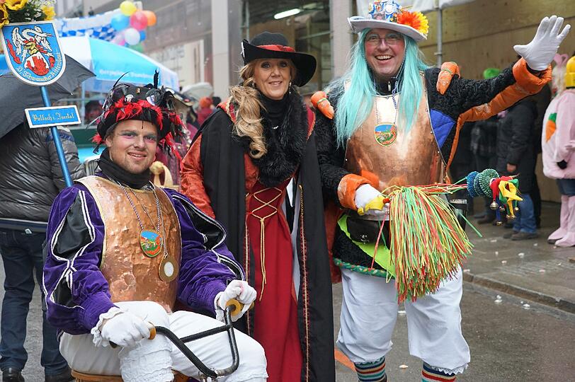 Kalt war's, aber lustig: So feierten die Damischen Ritter ihren Faschingsumzug in der Innenstadt. Die Bilder zum Durchklicken.
