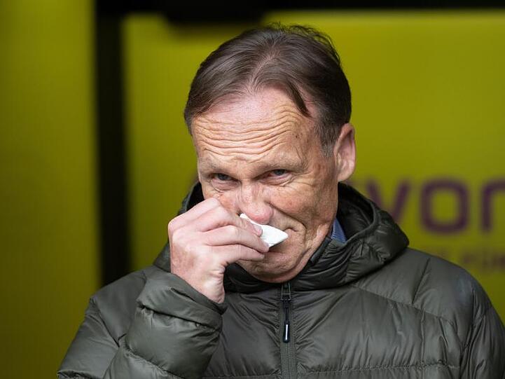 Dortmunds Geschäftsführer Hans-Joachim Watzke gibt die Meisterschaft erst auf, wenn es rechnerisch nicht mehr möglich ist.