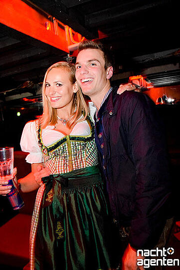 Zur Wiesn machen die Münchner im Neuraum nonstop Party.