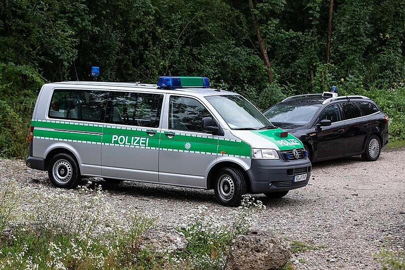 Intensive Suche der Rettungskräfte an Land und zu Wasser.