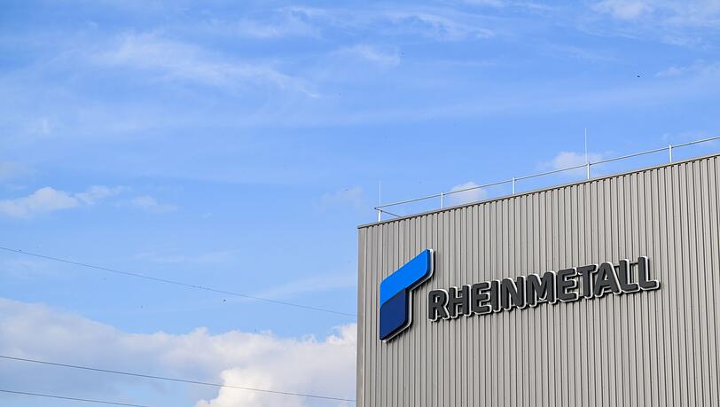 Ganz da oben könnten sie sein: Weltraum-Satelliten, auf die Rheinmetall Zugriff hat und deren Aufnahmen die Firma verkauft. (Archivbild) Ganz da oben könnten sie sein: Weltraum-Satelliten, auf die Rheinmetall Zugriff hat und deren Aufnahmen die Firma verkauft. (Archivbild)