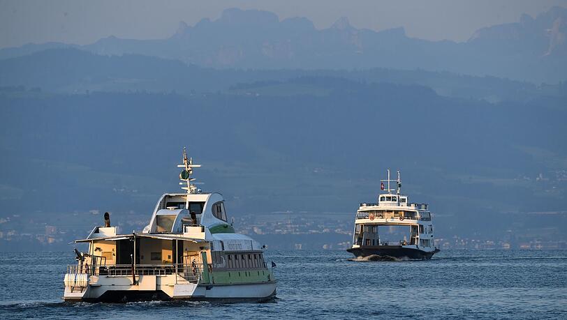 Der Schiffsverkehr im Konstanzer Hafen l&auml;uft normal weiter. (Symbolbild)