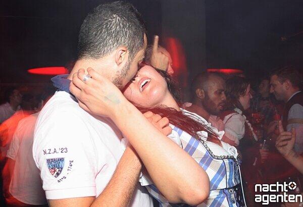 Unter dem Motto "Blauer Enzian" wurde die After-Wiesn-Party in der Milchbar gefeiert.