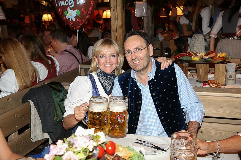 Christa Kinshofer mit Ehemann Dr. Erich Rembeck in Käfer's Wiesn Schänke