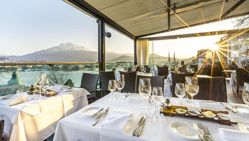 Kulinarische Genüsse auf der Terrasse des Scala Restaurants erleben. Kulinarische Genüsse auf der Terrasse des Scala Restaurants erleben.